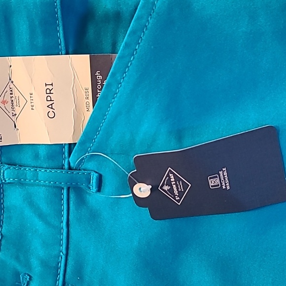 ST. JOHN'S BAY BRAND WOMEN'S PETITE TURQUOISE CAPRIS SIZE 12P - Picture 3 of 15